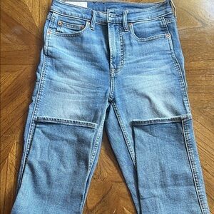 GAP Women’s Vintage Skim High Rise size 2r - Light Blue